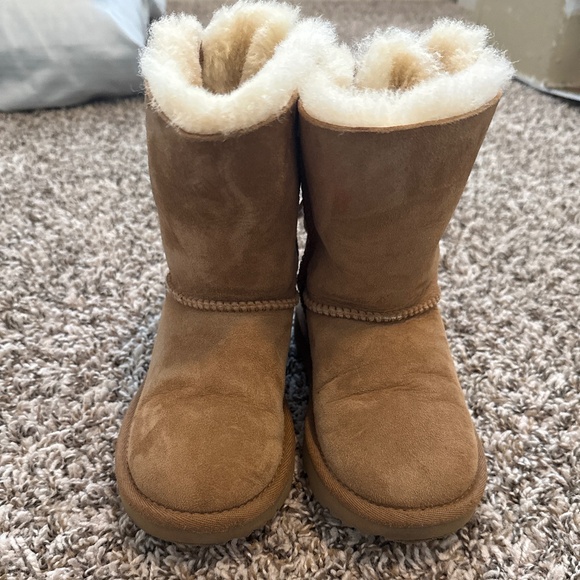 Kids Uggs - Picture 1 of 2